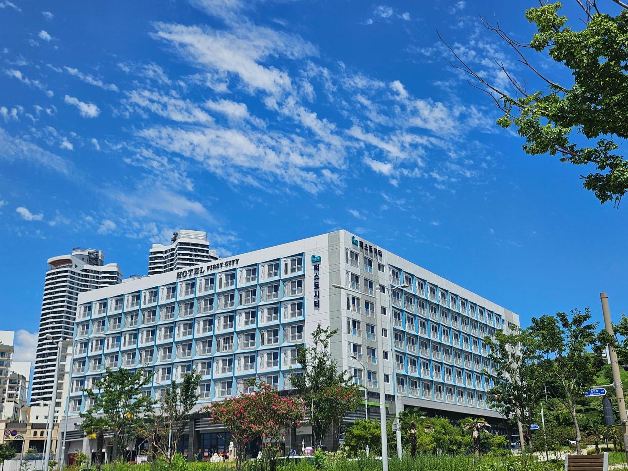 Yeosu Hotel First City Bagian luar foto