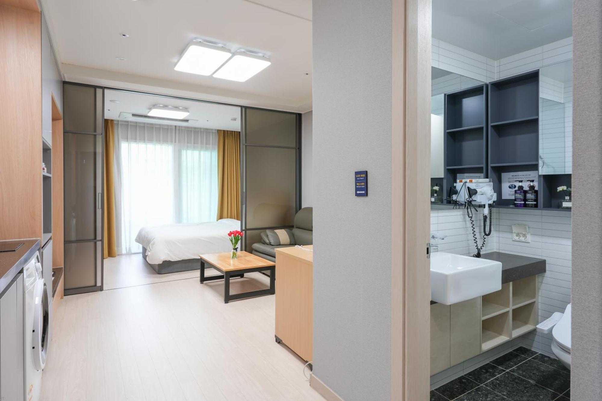 Yeosu Hotel First City Bagian luar foto