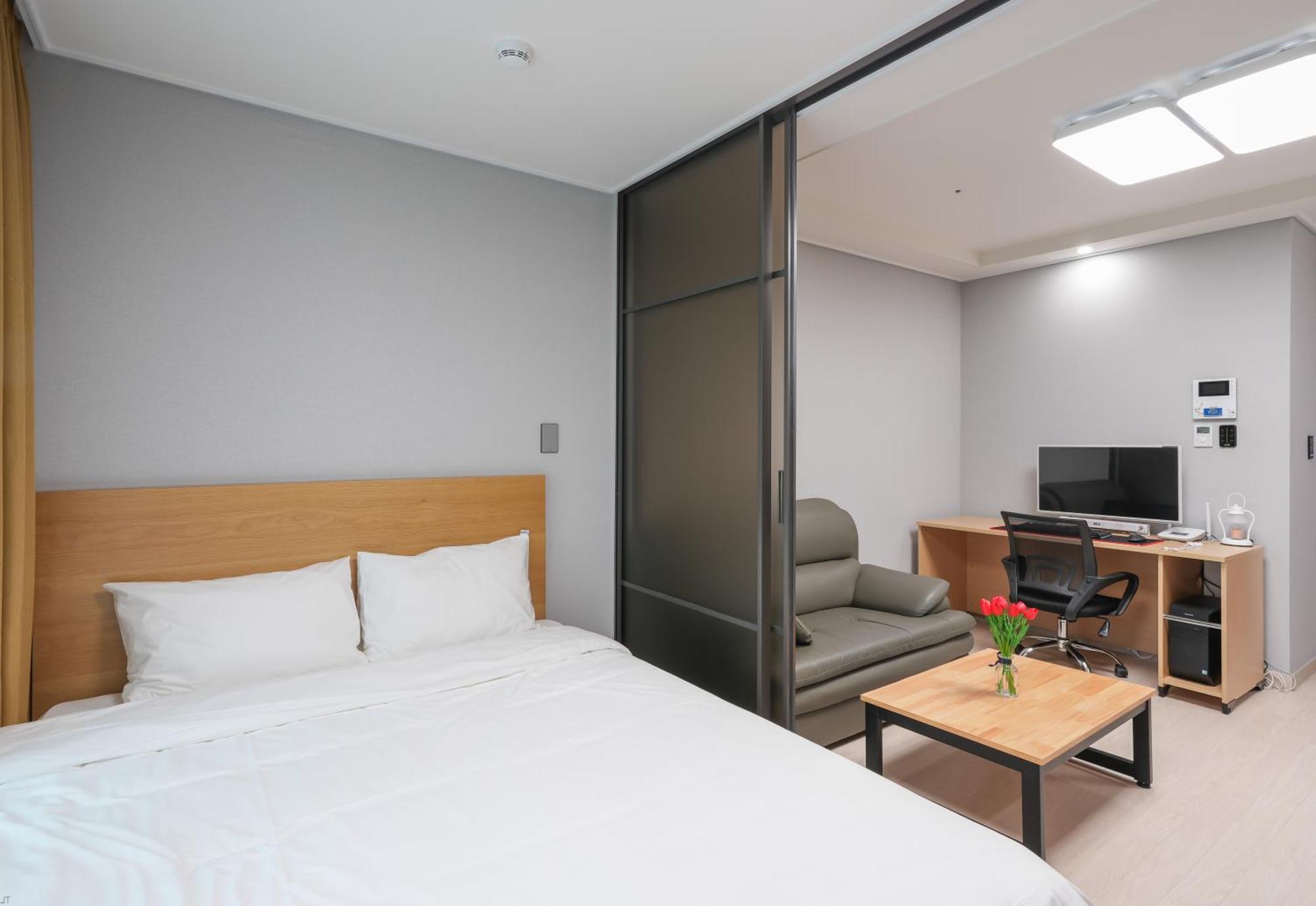 Yeosu Hotel First City Bagian luar foto