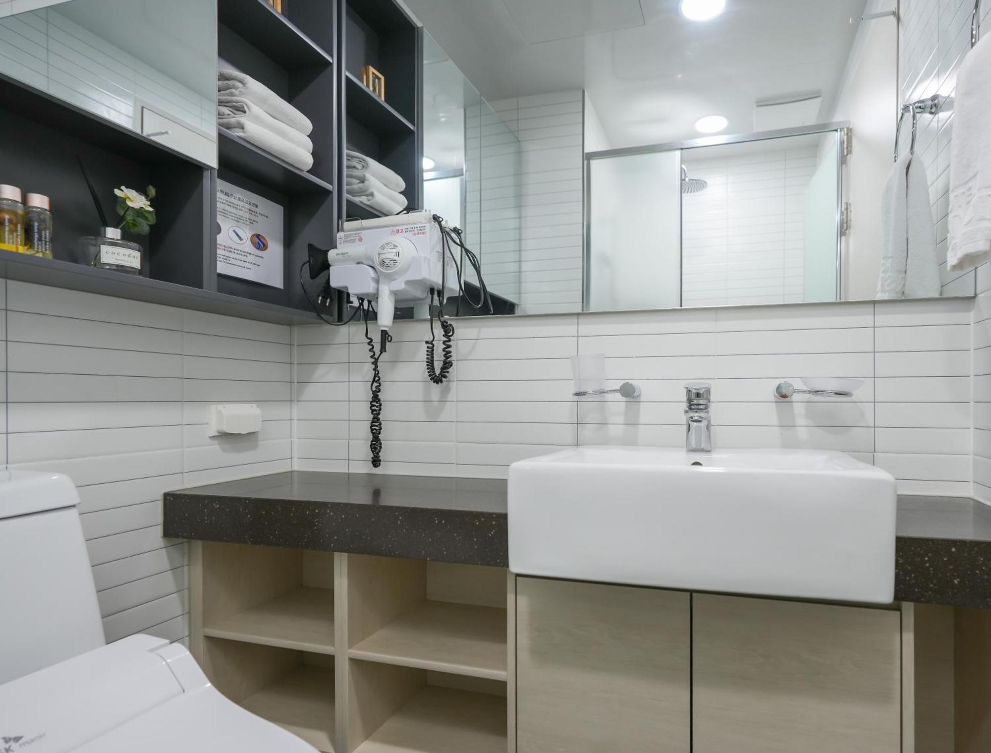 Yeosu Hotel First City Bagian luar foto